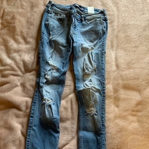 NEW Cropped Hollister jeans